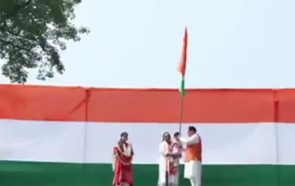 স্বাধীনতা দিবসের প্রাক্কলে বাড়িতে তিরঙ্গা উত্তোলন জে পি নাড্ডার স্বাধীনতা দিবসের প্রাক্কলে বাড়িতে তিরঙ্গা উত্তোলন জে পি নাড্ডার