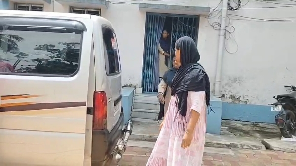 বিদেশি মুদ্রা সহ গ্রেফতার