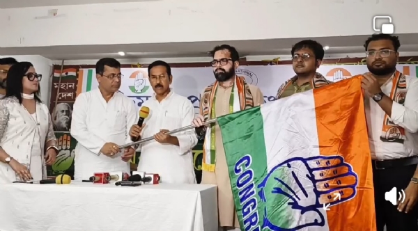 কংগ্রেস শিবিরে সাড়ম্বরে যোগদান পর্বে আগ্রহ কংগ্রেস শিবিরে সাড়ম্বরে যোগদান পর্বে আগ্রহ