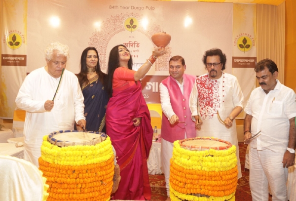 অভিনেত্রী ঋতুপর্ণা সেনগুপ্ত খুঁটিপুজোর আসরে