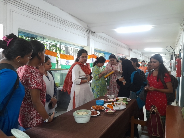 ‘হর ঘর তিরঙ্গা’ উপলক্ষে হীরালাল মজুমদার মেমোরিয়াল কলেজ ফর উইমেনে নানা কর্মসূচি