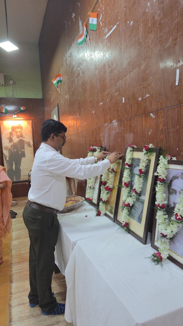 স্বাধীনতা দিবসে আশুতোষ কলেজে হল পতাকা উত্তোলন,আয়োজিত বিশেষ অনুষ্ঠান