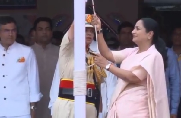 স্বাধীনতা দিবসে জাতীয় পতাকা উত্তোলন দিল্লির মুখ্যমন্ত্রী রেখার