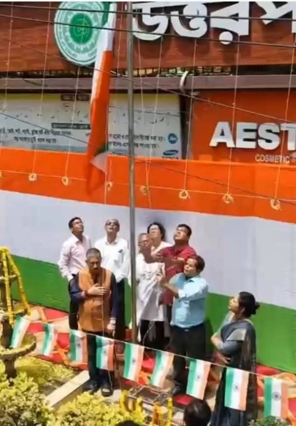 বিতর্কিতভাবে উত্তোলিত হয়েছে জাতীয় পতাকা