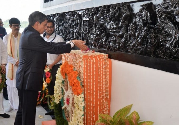 ব্যারাকপুর গান্ধী ঘাটে প্রার্থনাসভায় যোগ রাজ্যপালের
