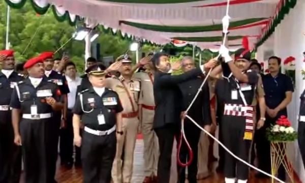 স্বাধীনতা দিবসে তিরঙ্গা উত্তোলন মুখ্যমন্ত্রী সি জোসেফ বিজয়ের