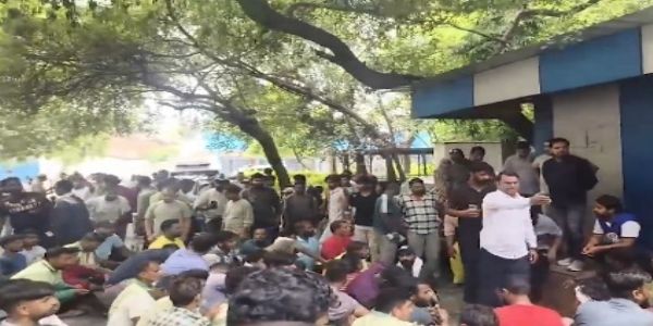 পূর্ব দিল্লিতে সাফাই কর্মীকে নৃশংসভাবে খুন, বিক্ষোভ পরিজনদের