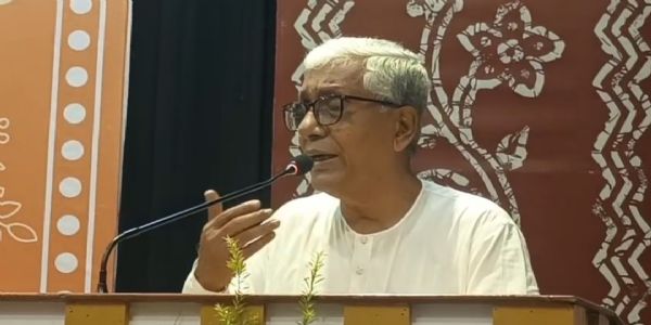 শিক্ষার পাশাপাশি সন্তানদের মূল্যবোধের শিক্ষা দিতে হবে : মানিক সরকার