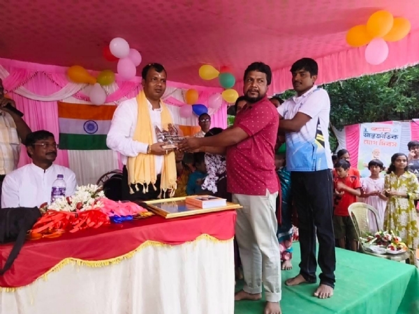 সম্বর্ধনা মঞ্চে বিধায়ক প্রশান্ত দিগার