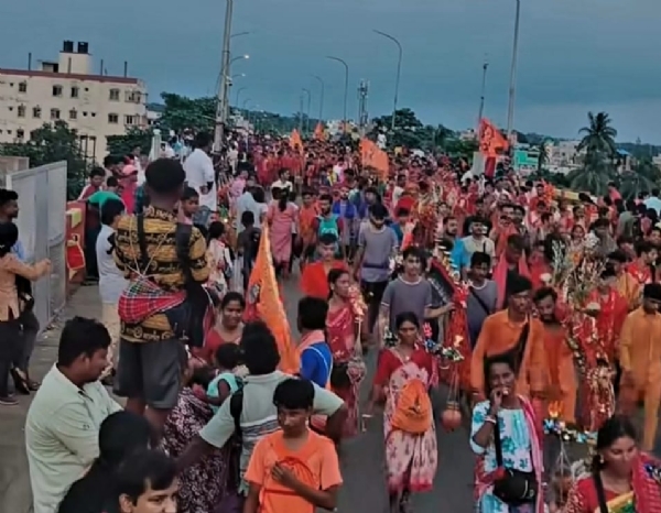 শেষ সোমবারে ভীর তারকনাথের মন্দিরে
