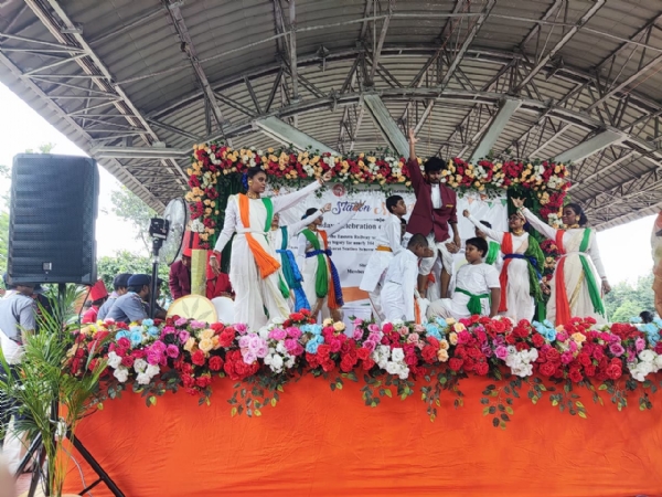 পূর্ব রেল - ব্য্যরাকপুরে  স্টেশন মহোৎসব পালন