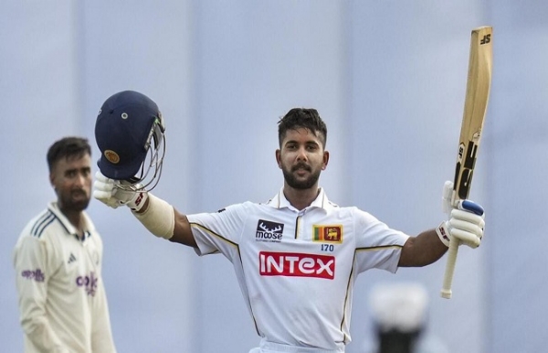 ভারতের স্পিনারদের দাপটে শ্রীলংকার প্রথম ইনিংসে ২৮৪ রানে শেষ।