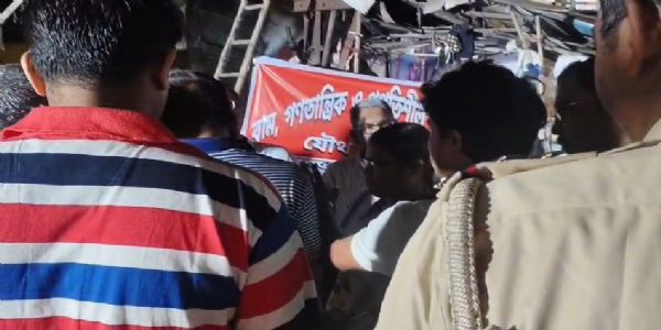 বারাসাতে বামেদের পথসভায় বিজেপি যুব মোর্চার হামলার অভিযোগ, পুলিশের হস্তক্ষেপে উত্তেজনা প্রশমিত
