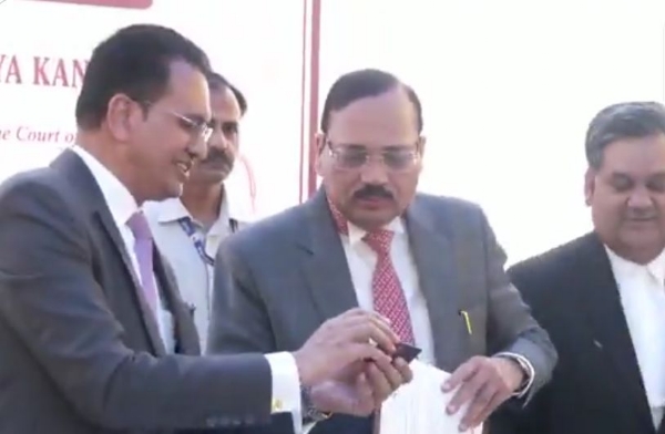 প্রতিরোধমূলক স্বাস্থ্য ও সুস্থতা শিবিরের উদ্বোধন প্রধান বিচারপতির