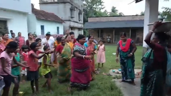 বাতাসা দিয়ে পুজো