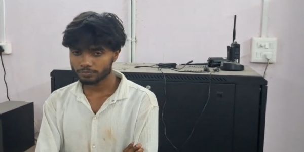 তিন নাবালিকাকে অন্যত্র নিয়ে যাওয়ার অভিযোগ, যুবক আটক