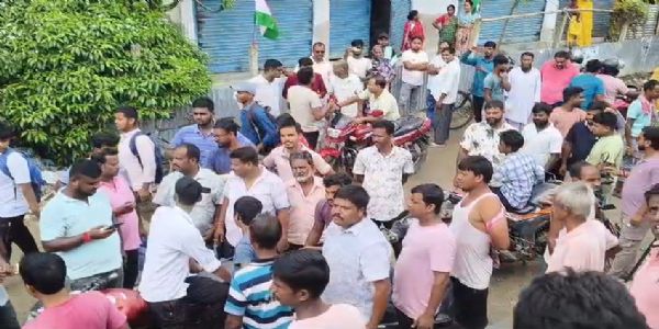 সস্তায় আসবাব ও ইলেকট্রনিক্স সামগ্রীর প্রলোভন, অর্ডার সাপ্লায়ার্সের দোকান বন্ধ হতেই প্রতারণার অভিযোগ