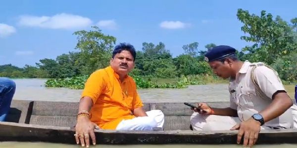 টানা বৃষ্টি ও জলাধার থেকে জল ছাড়ায় প্লাবিত পশ্চিম ও পূর্ব মেদিনীপুর, দুর্ভোগে বহু মানুষ