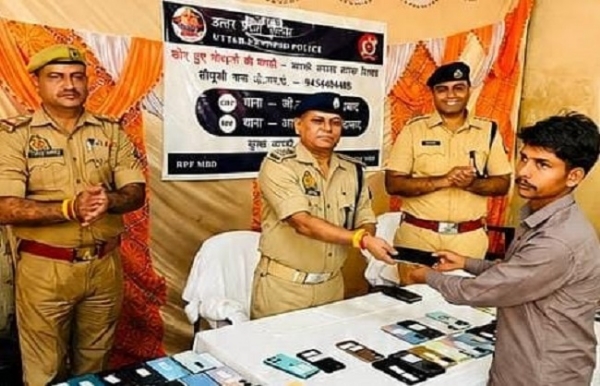 রেলযাত্রীদের হারানো মোবাইল উদ্ধার করলো আরপিএফ-জিআরপি