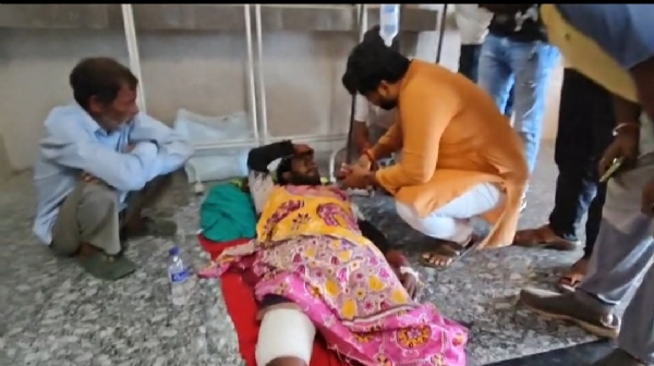 আহত বিজেপি নেতাকে হসপিটালে দেখতে গেলেন বিজেপি কার্যকর্তারা