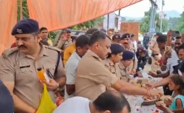 হরিদ্বারে সুষ্ঠুভাবেই চলছে কানওয়ার যাত্রা, শিবভক্তদের ওপর পুষ্পবর্ষণ