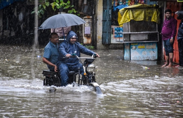 বৃষ্টিতে বিপর্যস্ত গুজরাটের বিভিন্ন জেলা, আরও বর্ষণের পূর্বাভাস