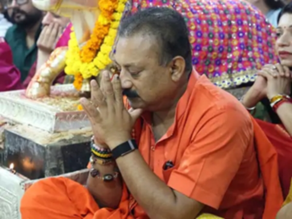 মহাকালেশ্বর মন্দিরে ভস্ম আরতিতে বিহারের মন্ত্রী অশোক চৌধুরী, দর্শনার্থী পরিষেবার প্রশংসা; গ্রাম কর ইস্যুতে বিরোধীদেরও আক্রমণ