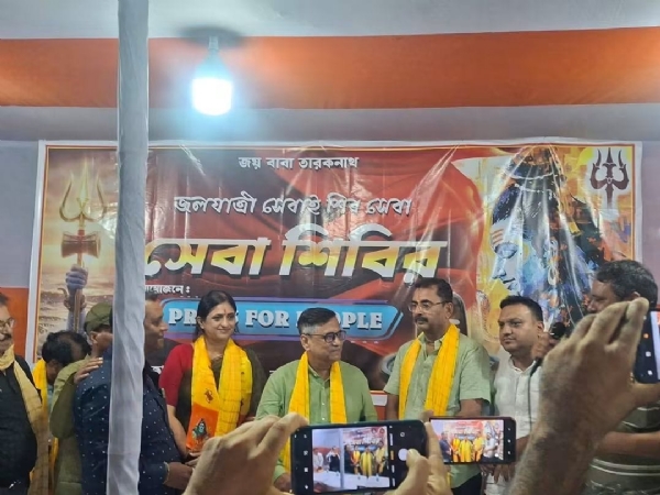 প্রেস ফর পিপল এর উদ্যোগে জল যাত্রীদের সেবা