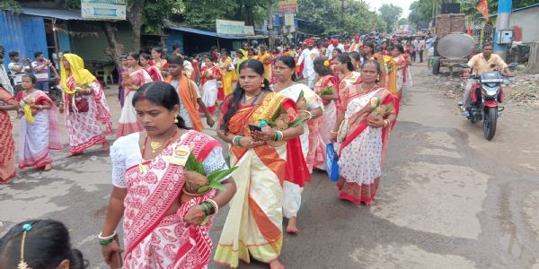 শ্রাবণ সোমবারকে ঘিরে বাঁকুড়ায় সহস্রাধিক মঙ্গলঘটের শোভাযাত্রা