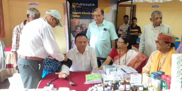 দশমীঘাটে শ্রীশ্রী মা স্নেহময়ী আশ্রম ট্রাস্টের উদ্যোগে বিনামূল্যে স্বাস্থ্য শিবির