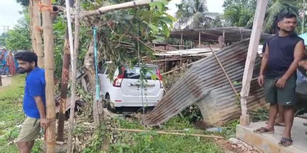 কলাছড়ায় নিয়ন্ত্রণ হারিয়ে গাড়ির ধাক্কায় গৃহবধূর মৃত্যু, আহত কিশোরী