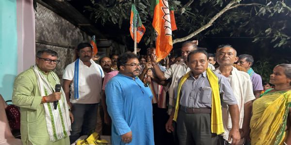 মোহনপুরে বাম শিবিরে ধাক্কা, প্রাক্তন সিপিআই(এম) অঞ্চল সম্পাদকের বিজেপিতে যোগ