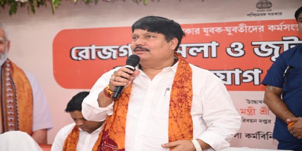 কল্যাণীতে রোজগার মেলা, জুট মিল কর্মীদের জন্য বিশেষ নিয়োগ শিবিরের উদ্বোধন শ্রমমন্ত্রী অর্জুন সিংয়ের