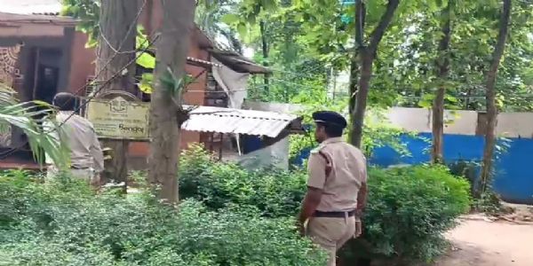 তারাপীঠের অগ্নিকাণ্ডের পর ঝাড়গ্রামের হোটেলে দমকলের অভিযান