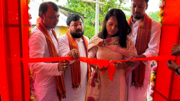 বিধায়ক সেবা কেন্দ্রের উদ্বোধন করছেন মন্ত্রী সুমনা সরকার