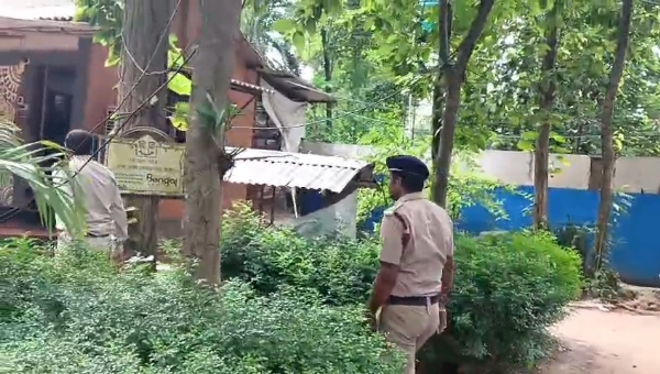 ঝাড়গ্রাম হোটেল