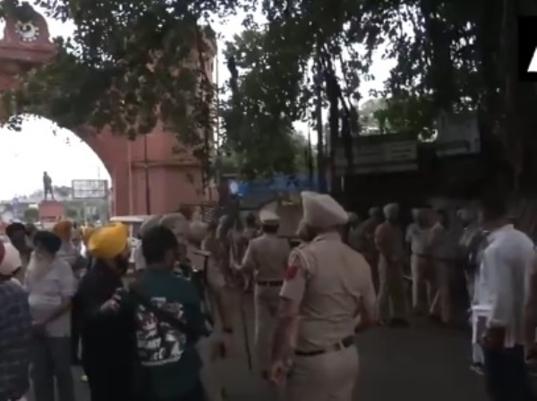 শান্তিপূর্ণভাবেই শুরু পঞ্জাব বনধ, স্বাভাবিক ট্রেন পরিষেবা
