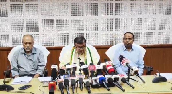 সাংবাদিক সম্মেলনে মন্ত্রী রতনলাল নাথ