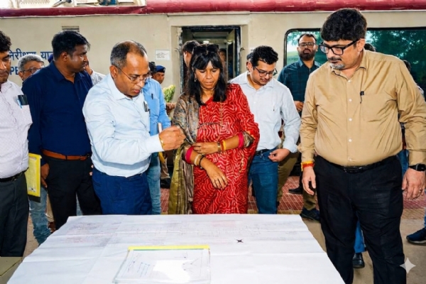 হাওড়া ডিভিশনের জেনারেল ম্যানেজার গীতিকা পান্ডে