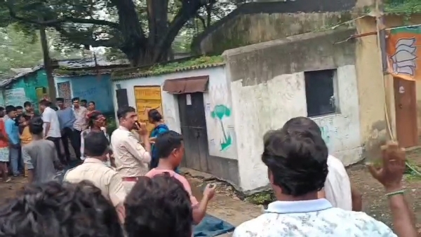 কীর্তনে হামলা