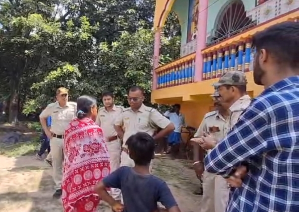 পরিস্থিতি সামাল দিতে গোঘাট পুলিশ