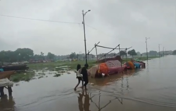প্রয়াগরাজে বাড়ছে গঙ্গা ও যমুনার জলস্তর, প্লাবিত নীচু এলাকা