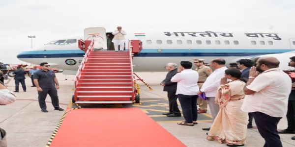 অন্ধ্রপ্রদেশ সফরে উপরাষ্ট্রপতি, বিমানবন্দরে উষ্ণ অভ্যর্থনা