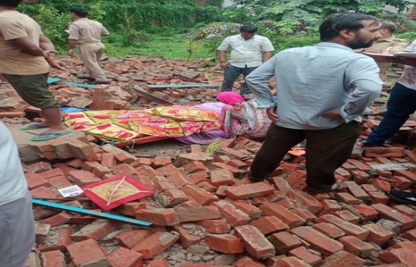 বারাণসীতে ভারী বৃষ্টিতে ভেঙে পড়ল বাড়ির দেওয়াল, মৃত স্বামী-স্ত্রী