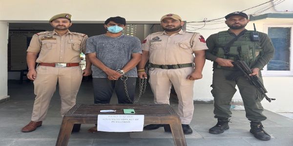 বিলাওয়ারে মাদক–সহ পাচারকারী গ্রেফতার