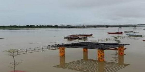 প্রয়াগরাজে গঙ্গা-যমুনার জলস্তর ক্রমশ কমছে, নিরাপদ সব বাঁধ