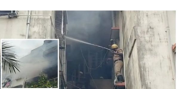 (আপডেট) হাওড়ায় বহুতল আবাসন ভবনে ভয়াবহ আগুন; ৪ তলায় আটকে বহু বাসিন্দা, ৮ জনকে উদ্ধার