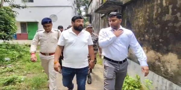 লরির ধাক্কায় সিভিক ভলেন্টিয়ারের মৃত্যু, পরিবারের পাশে বিধায়ক বিমান ঘোষ