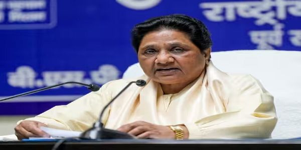 হিজাবকে ঘিরে সংকীর্ণ রাজনীতি করা উচিত নয়: মায়াবতী