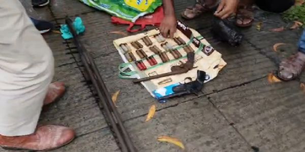 পুকুরে অস্ত্রের ভাণ্ডার! সন্দেশখালিতে উদ্ধার ৩ আগ্নেয়াস্ত্র ও ৩২ রাউন্ড কার্তুজ, গ্রেফতার তৃণমূল পঞ্চায়েত সদস্য